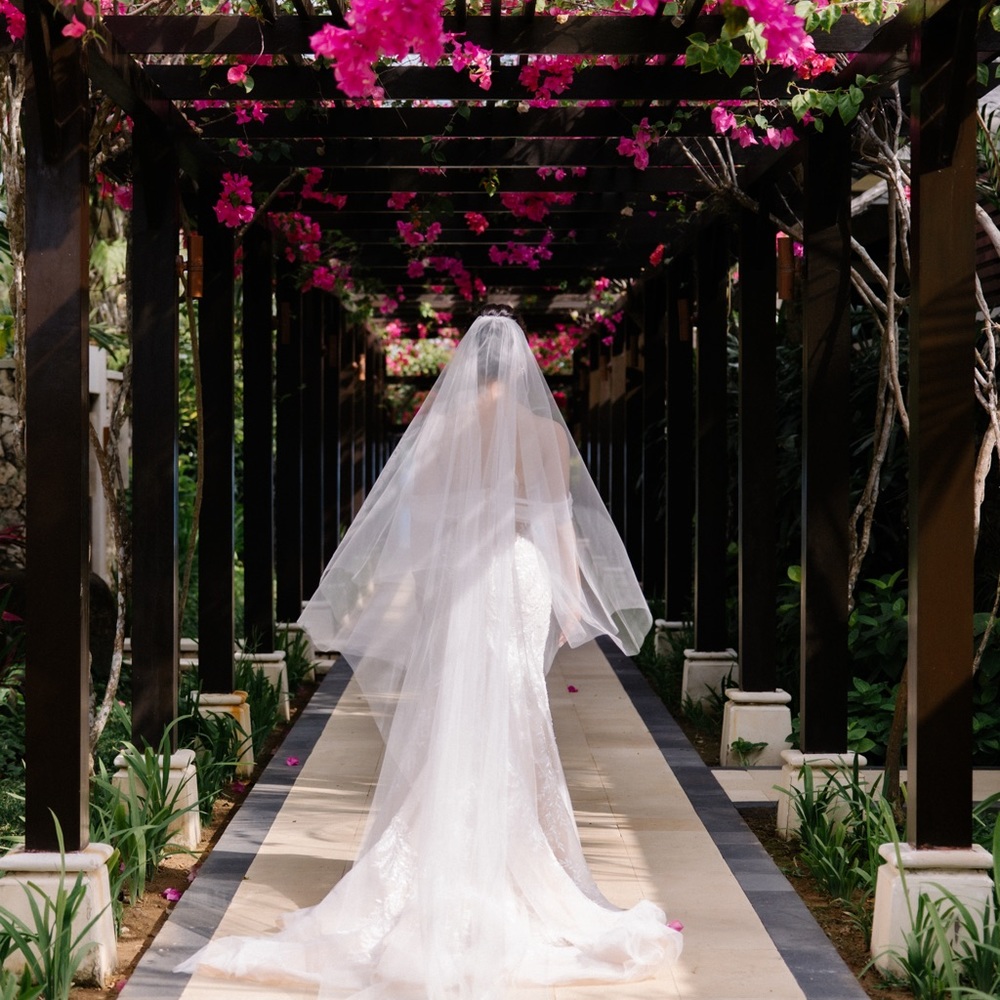 Bridal Sheer Veil Wedding Gown - White